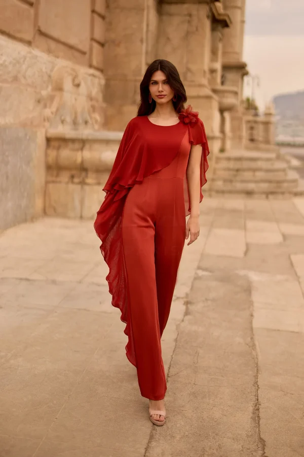 Combinaison habillée en crêpe terracotta à cape, vue de face - CO8020 Ellebeline
