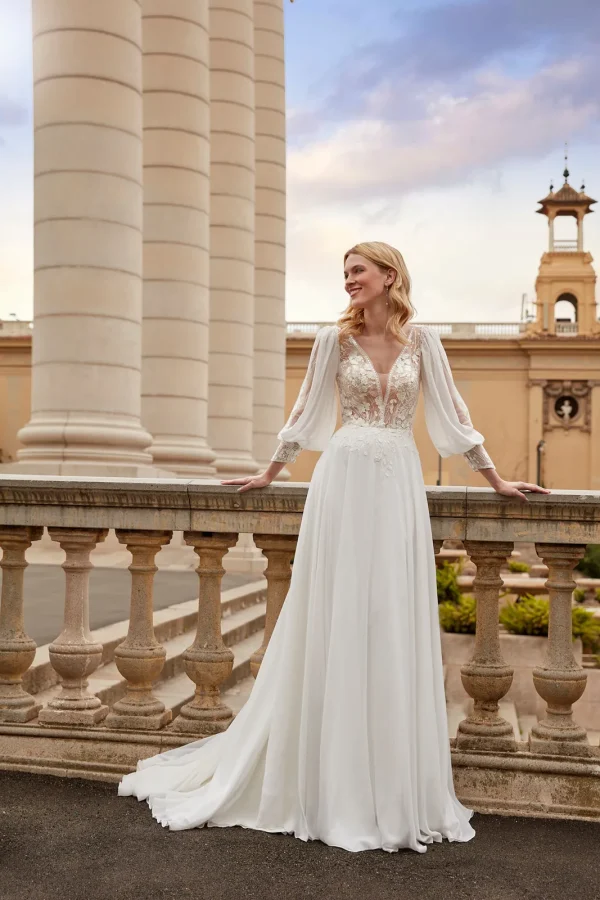 Robe de mariée droite en mousseline à manches bouffantes et corsage brodé, EB0130 Ellebeline