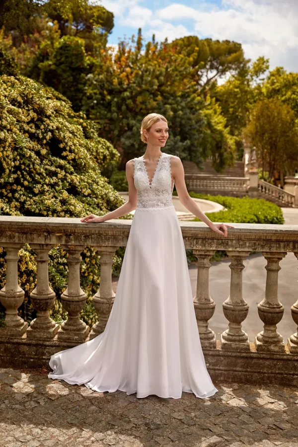 Robe de mariée droite en mousseline à corsage en dentelle et col en V, EB0197 Ellebeline