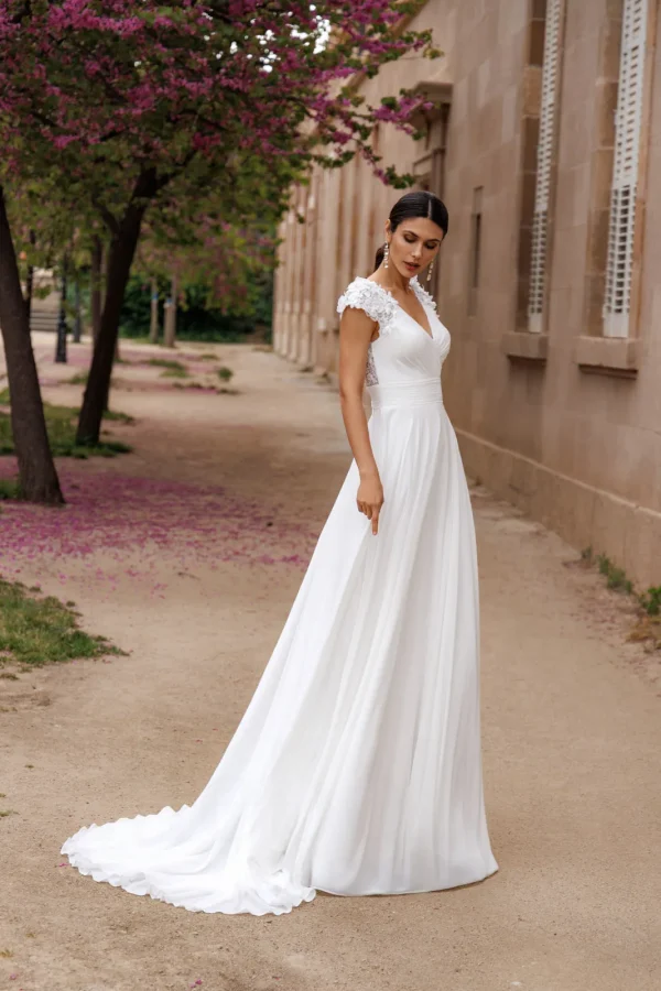 Robe de mariée droite en mousseline à mancherons fleuris et col en V, EB0238 Ellebeline