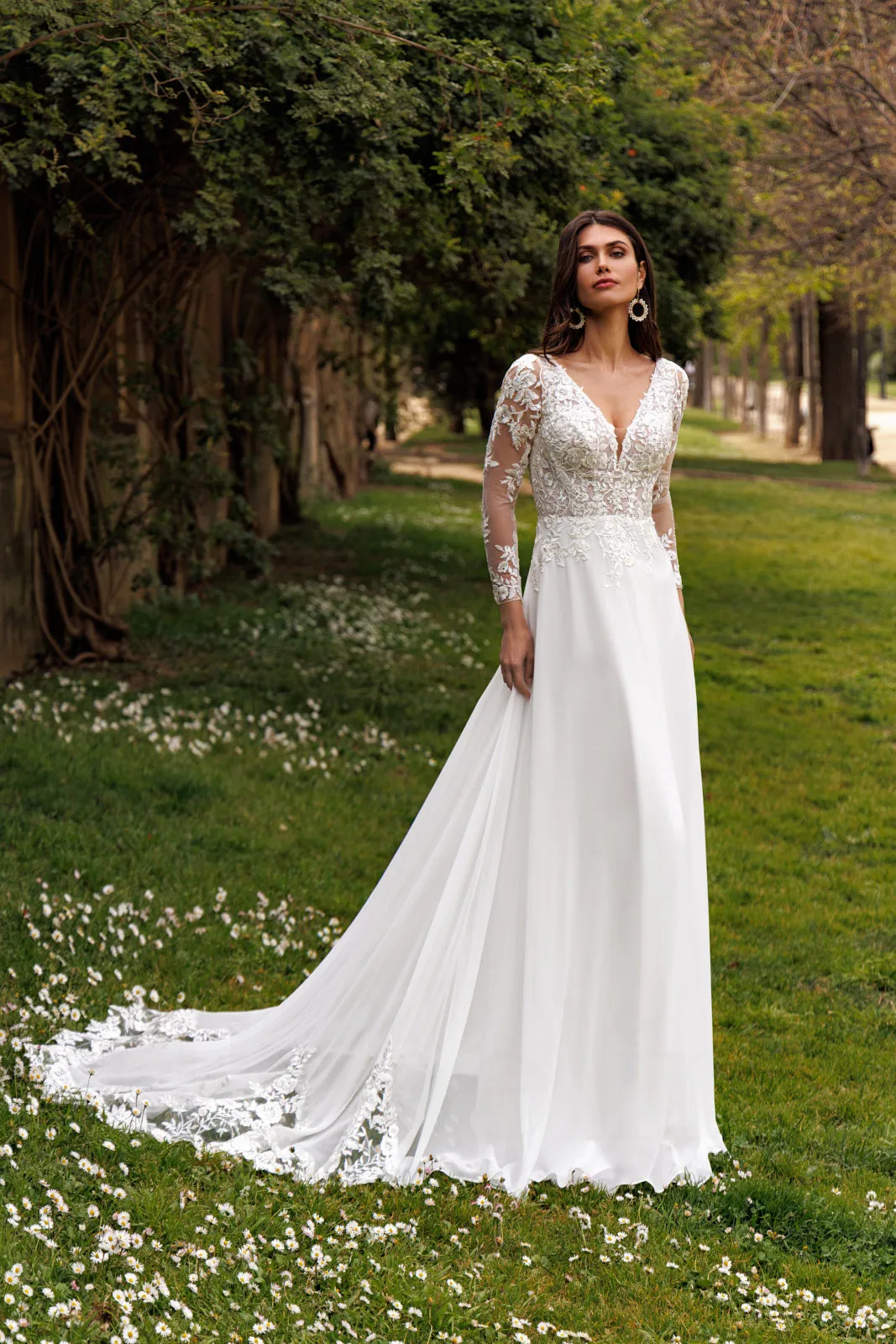 Robe de mariée droite en mousseline à manches longues en dentelle, EB0246 Ellebeline