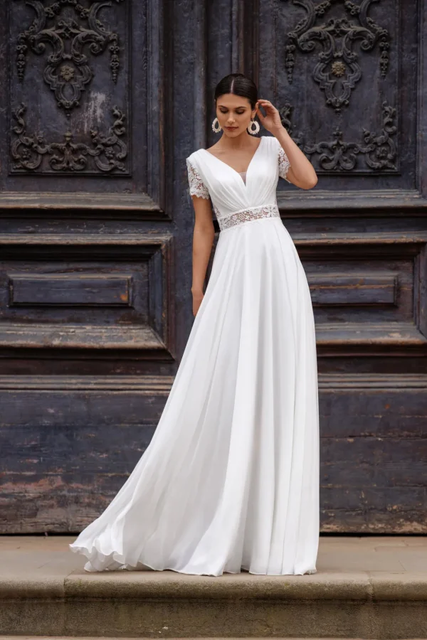 Robe de mariée droite en mousseline drapée à manches courtes en guipure, EB0247 Ellebeline
