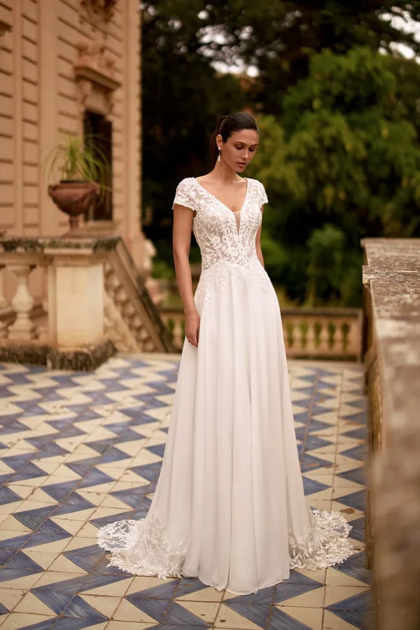Robe de mariée droite en mousseline à mancherons en dentelle et col en V, EB0278 Ellebeline