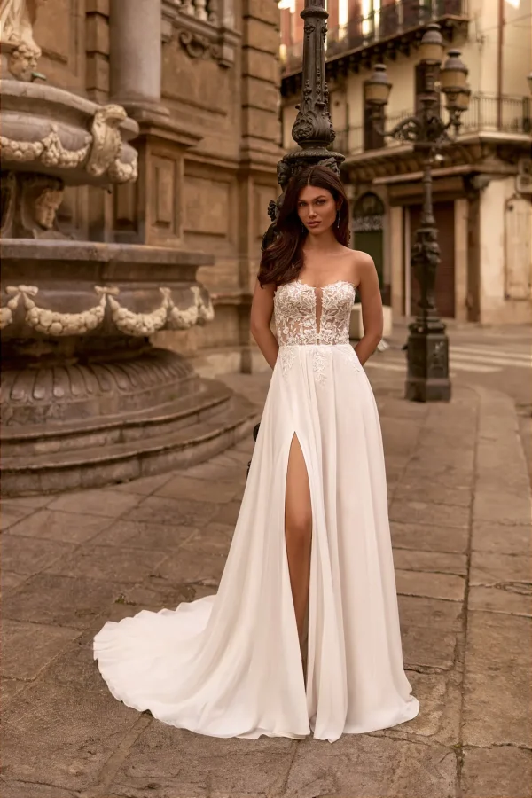 Robe de mariée droite en mousseline à bustier cœur en dentelle et jupe fendue, EB0312 Ellebeline