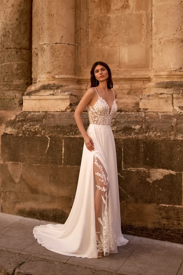 Robe de mariée droite en mousseline à fines bretelles et fente en dentelle, EB0315 Ellebeline