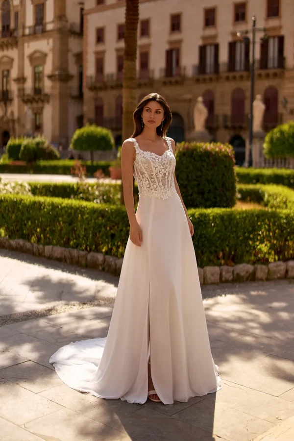 Robe de mariée droite en mousseline à décolleté cœur et corsage fleuri, EB0316 Ellebeline