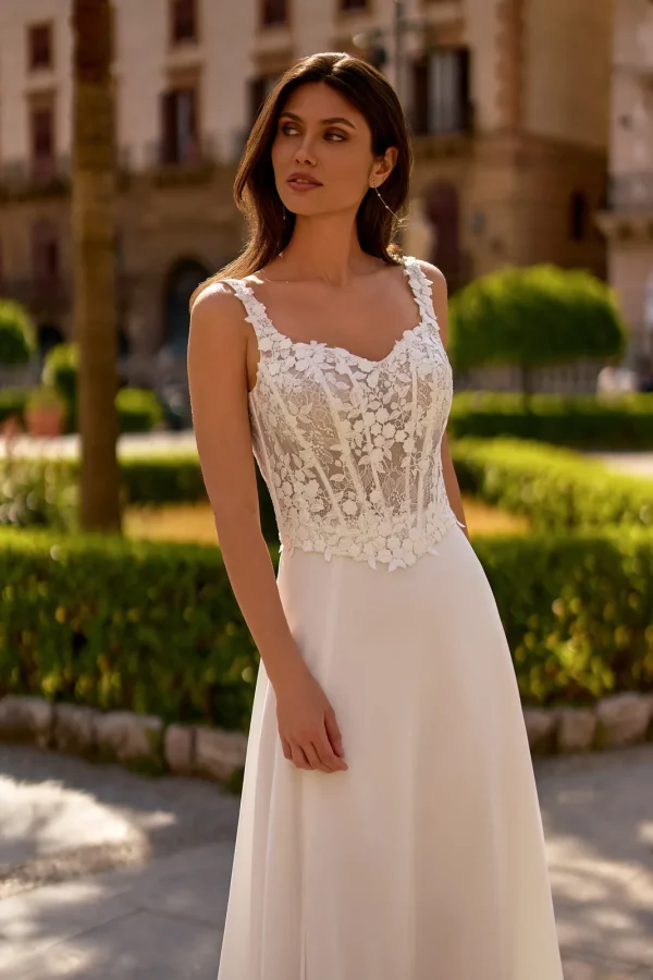 Corsage transparent baleiné à fleurs 3D et bretelles larges d'une robe de mariée droite