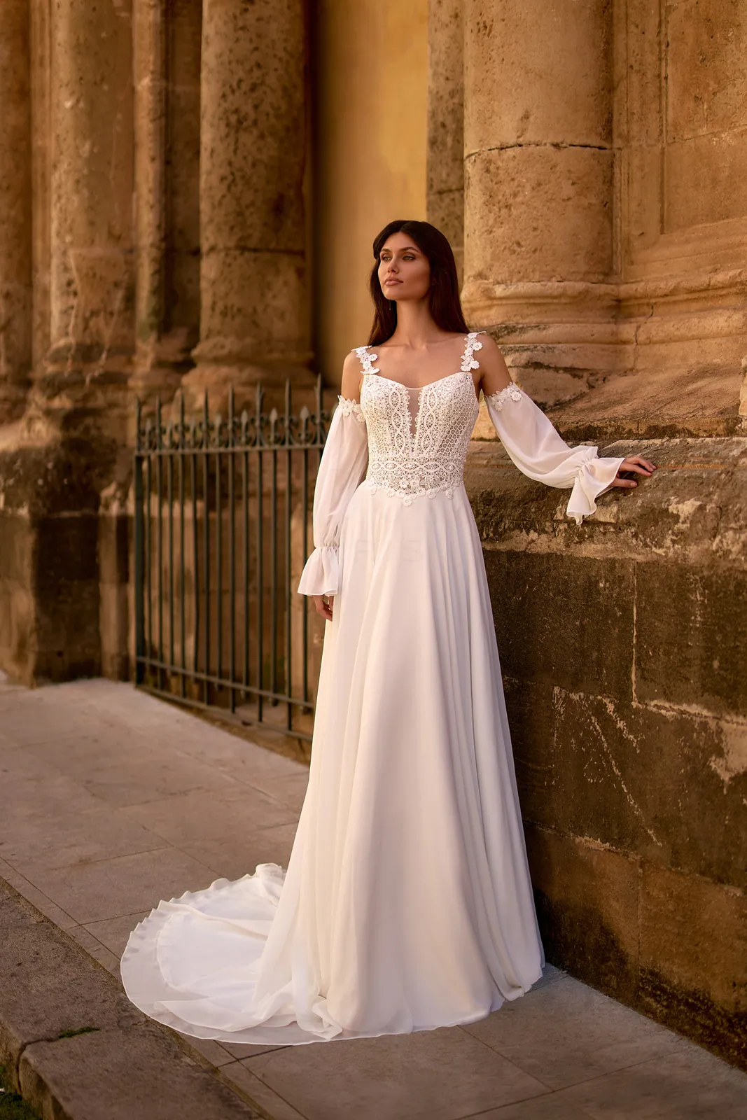 Robe de mariée droite en mousseline à manches bouffantes et corsage en dentelle, EB0327 Ellebeline