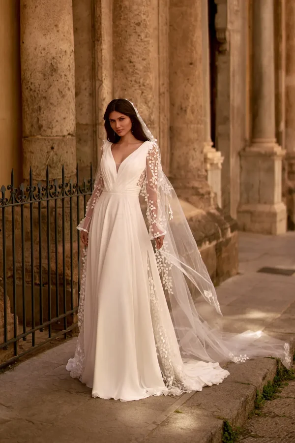 Robe de mariée droite en mousseline à manches longues et col en V avec voile, EB0328 Ellebeline