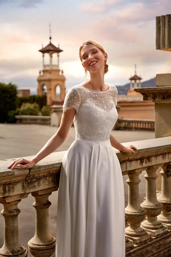 Robe de mariée en satin à top en dentelle à manches courtes, EB0142 Ellebeline