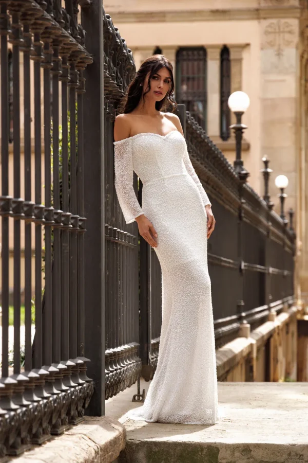 Robe de mariée fourreau perlée à épaules dénudées et manches longues, EB0256 Ellebeline