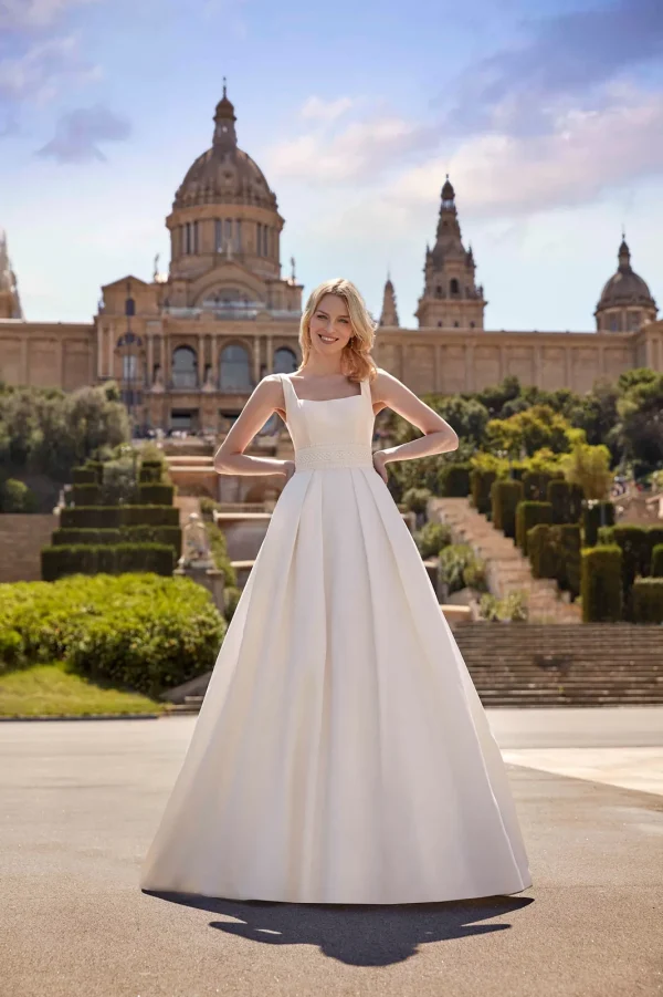 Robe de mariée princesse en mikado à col carré et larges bretelles, EB0139 Ellebeline