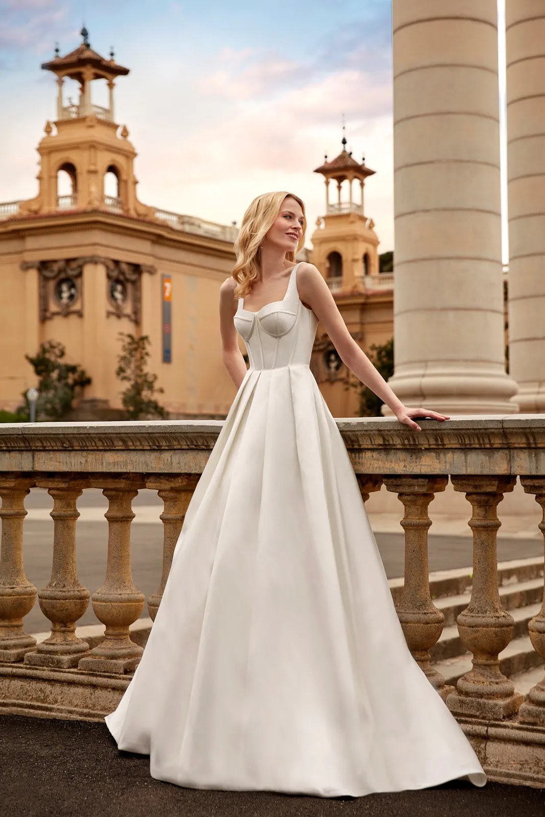 Robe de mariée princesse en mikado à bustier corset et larges bretelles, EB0193 Ellebeline