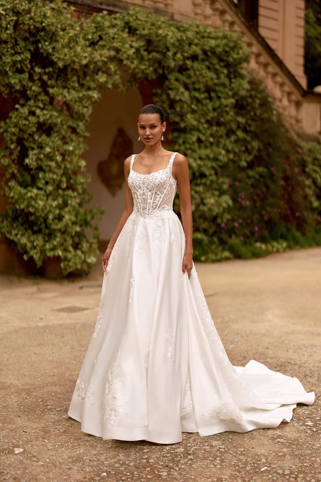 Robe de mariée princesse en satin à corset transparent brodé et bretelles, EB0290 Ellebeline
