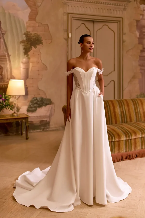 Robe de mariée princesse en satin à épaules dénudées et bustier cœur, EB0308 Ellebeline