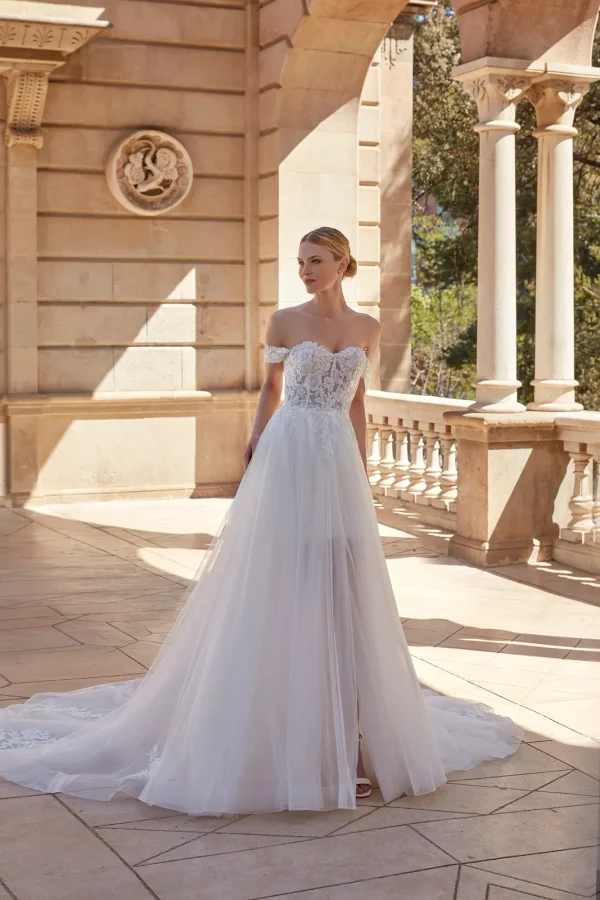 Robe de mariée princesse en tulle à épaules dénudées et corset brodé, EB0131 Ellebeline