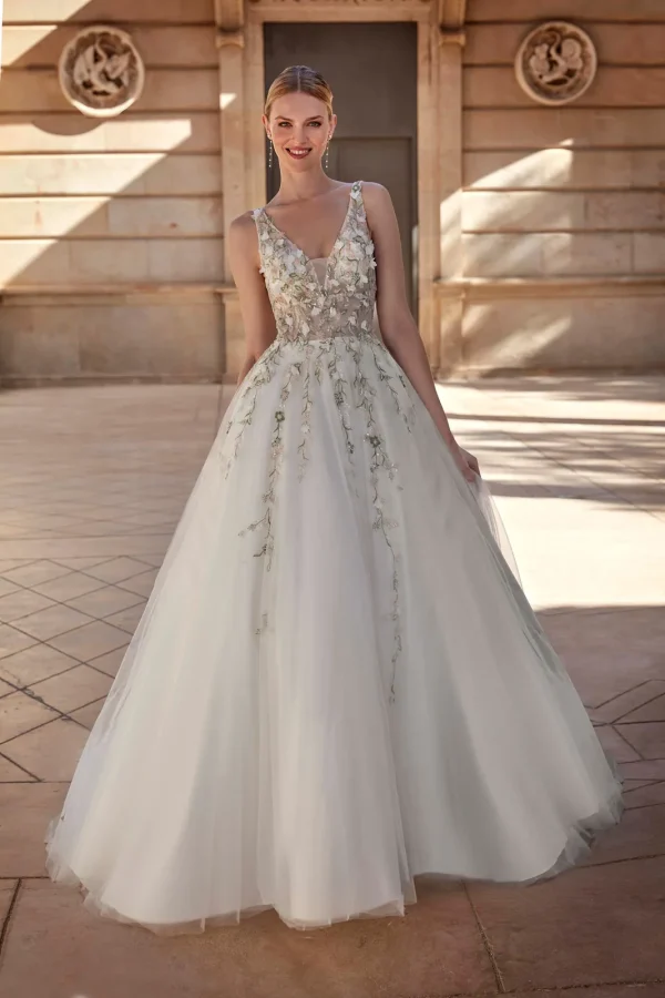 Robe de mariée princesse en tulle à fleurs 3D et broderies végétales, EB0170 Ellebeline