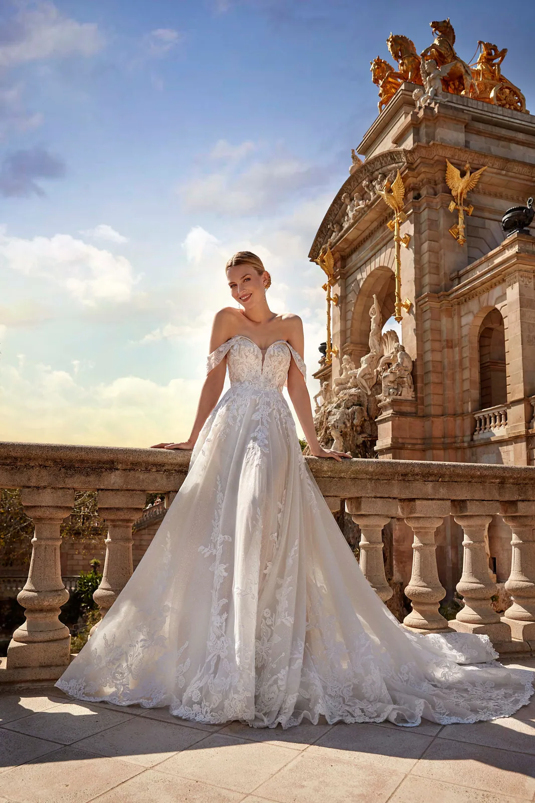 Robe de mariée princesse en tulle nude à épaules dénudées et dentelle, EB0183 Ellebeline