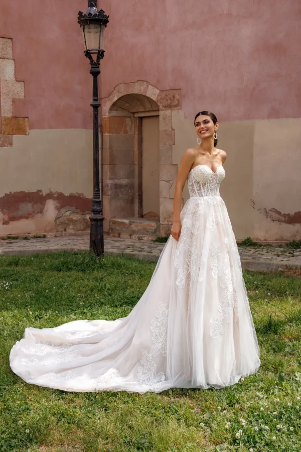 Robe de mariée princesse en tulle à bustier corset et manches bouffantes amovibles, EB0209 Ellebeline