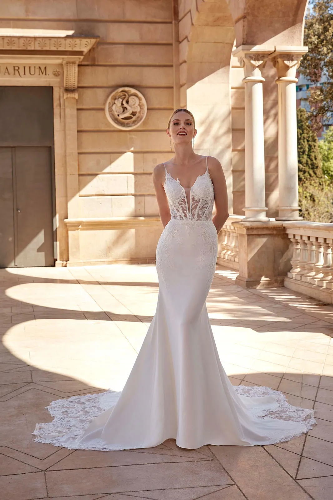 Robe de mariée sirène en crêpe à corset et fines bretelles, EB0173 Ellebeline