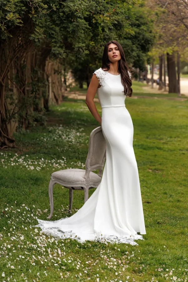 Robe de mariée sirène en crêpe à col rond et mancherons fleuris, EB0248 Ellebeline