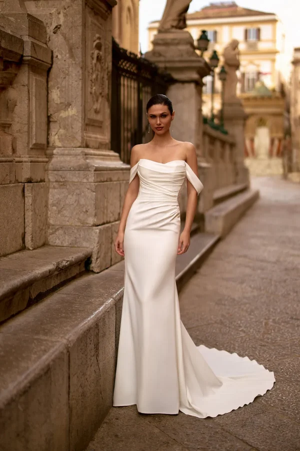 Robe de mariée sirène en crêpe à épaules dénudées et col Bardot drapé, EB0273 Ellebeline