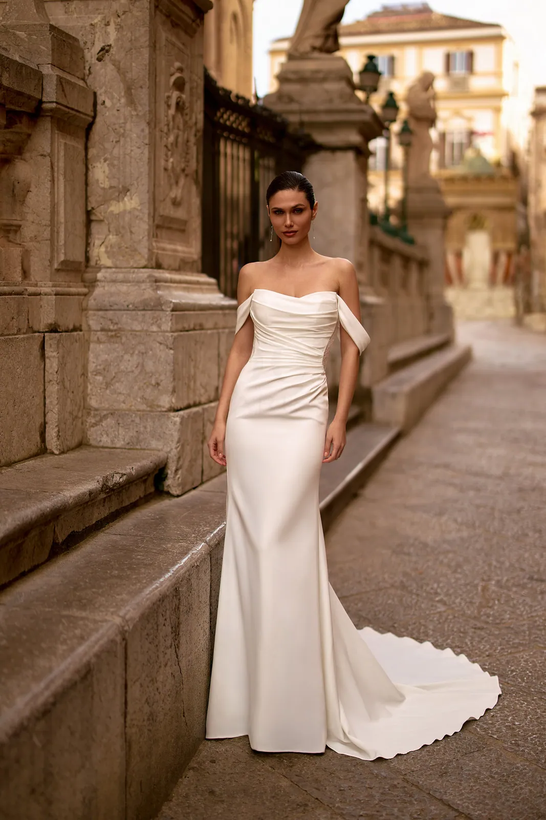 Robe de mariée sirène en crêpe à épaules dénudées et col Bardot drapé, EB0273 Ellebeline