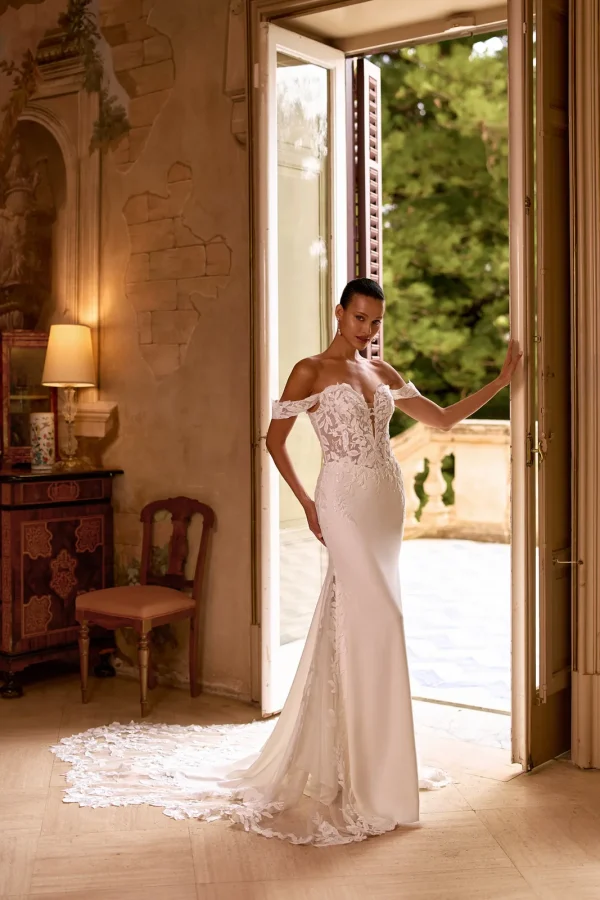 Robe de mariée sirène en crêpe à épaules dénudées et traîne en dentelle, EB0367 Ellebeline