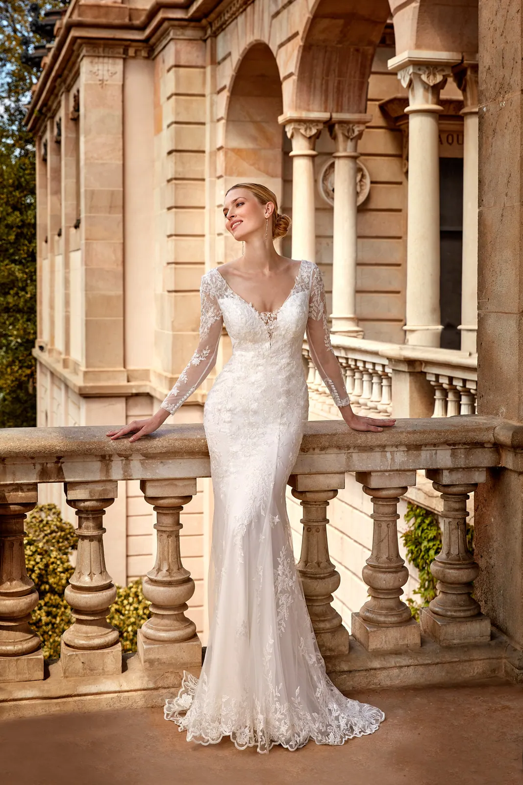 Robe de mariée sirène en dentelle à manches longues et col en V, EB0179 Ellebeline