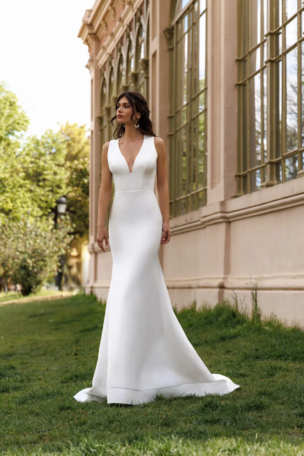 Robe de mariée sirène en mikado à col en V plongeant épuré, EB0219 Ellebeline