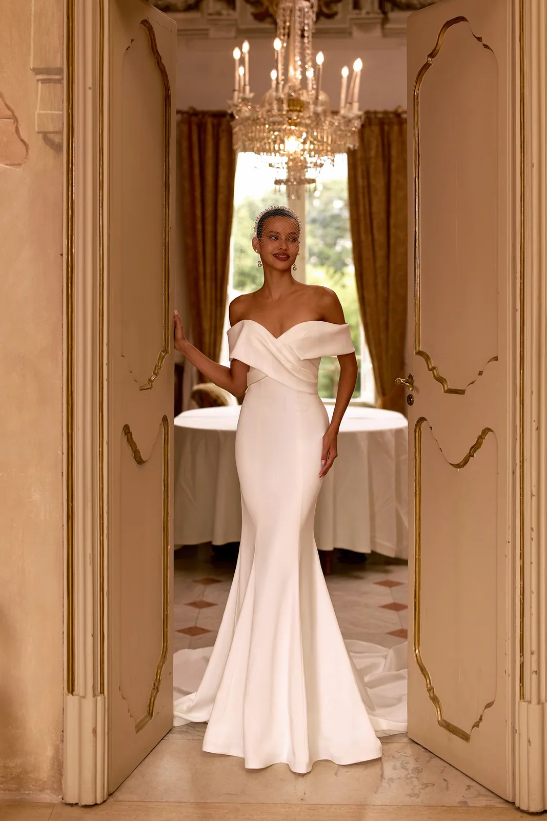 Robe de mariée sirène en mikado à col Bardot croisé, EB0346 Ellebeline