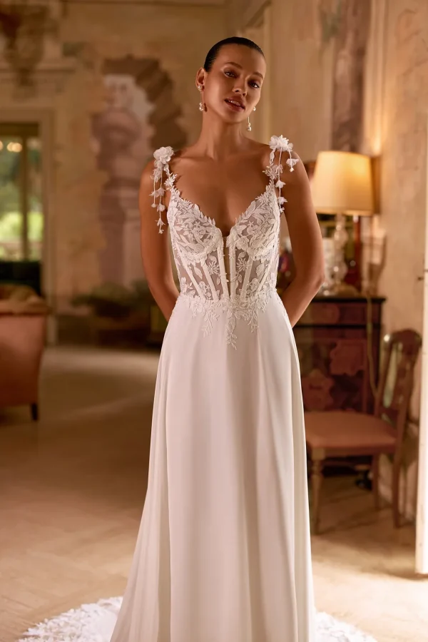 Corset baleiné et fines bretelles à fleurs 3D d'une robe de mariée trapèze