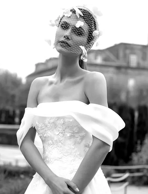 Robe de mariée col bardot en organza, bustier en dentelle florale brodée – modèle EB0228 Ellebeline