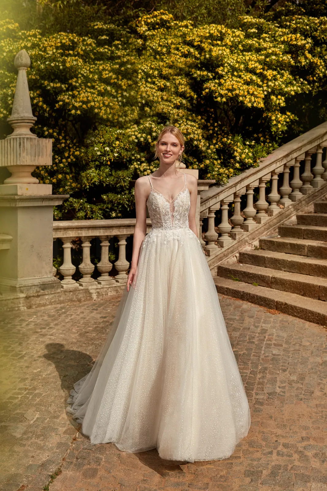 Robe de mariée trapèze en tulle pailleté à fines bretelles, EB0163 Ellebeline