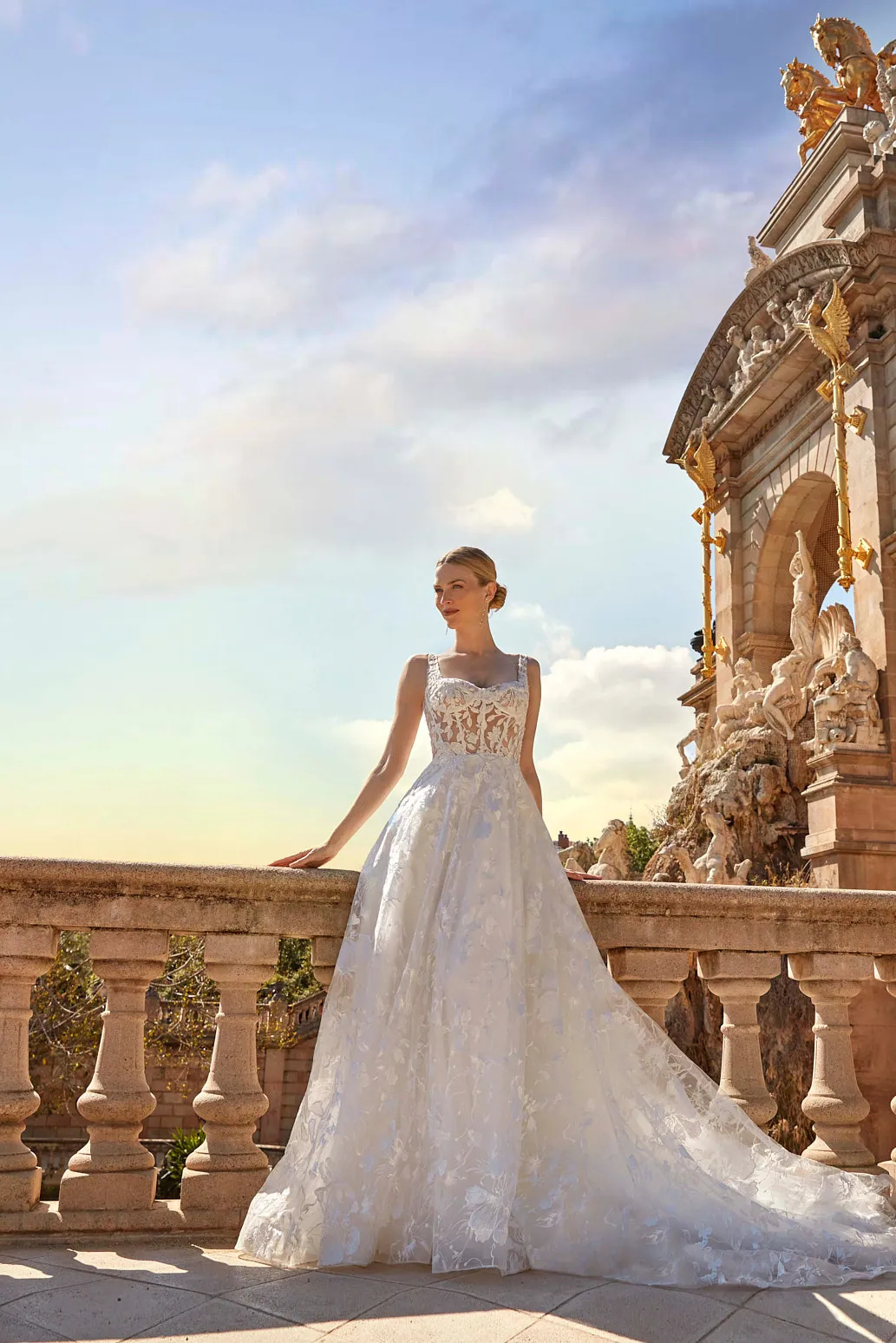 Robe de mariée trapèze en tulle à corset et larges bretelles, EB0178 Ellebeline