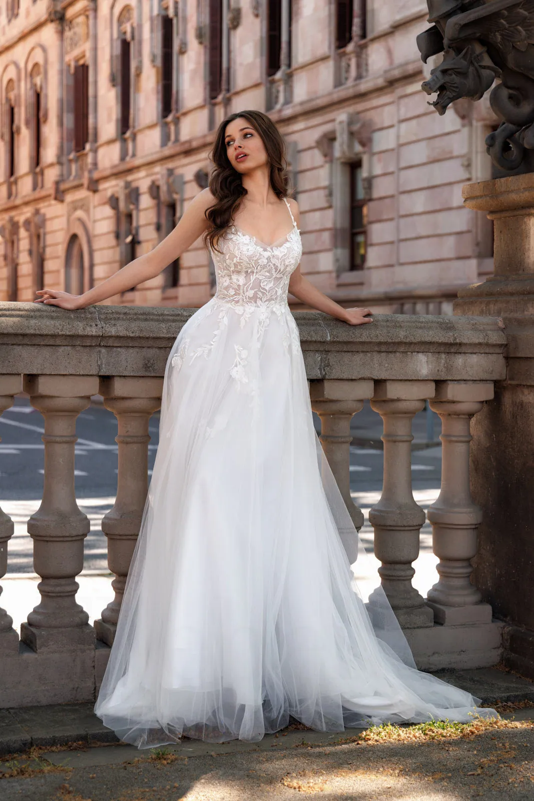 Robe de mariée trapèze en tulle à fines bretelles et corsage en dentelle, EB0205 Ellebeline