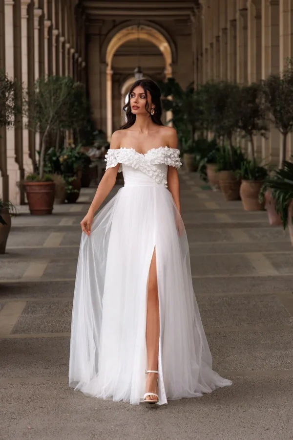 Robe de mariée trapèze en tulle à col Bardot fleuri et jupe fendue, EB0207 Ellebeline