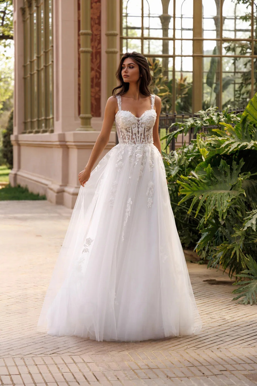 Robe de mariée trapèze en tulle à corset brodé et larges bretelles, EB0208 Ellebeline