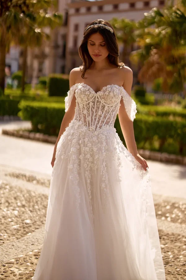 Bustier corset transparent et bretelles tombantes à fleurs 3D d'une robe de mariée trapèze