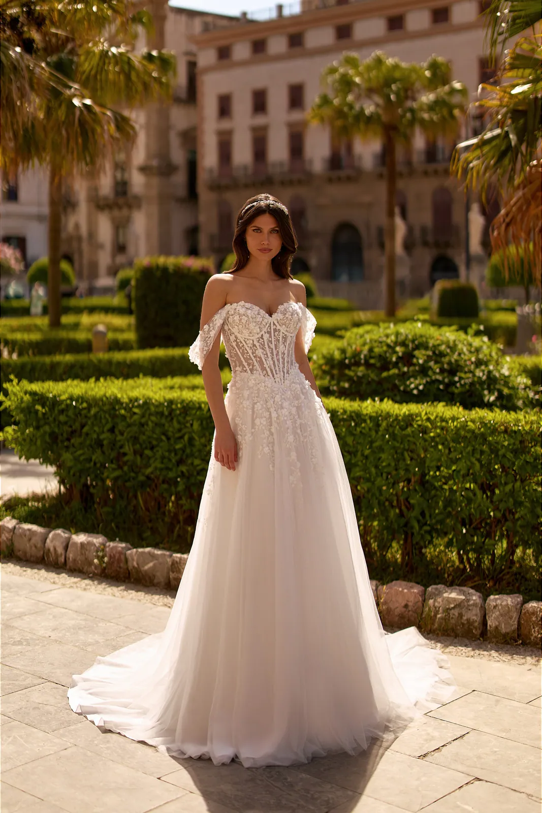 Robe de mariée trapèze en tulle à épaules dénudées et corset fleuri, EB0286 Ellebeline