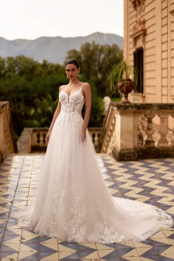Robe de mariée trapèze en tulle à fines bretelles et corset en dentelle, EB0369 Ellebeline