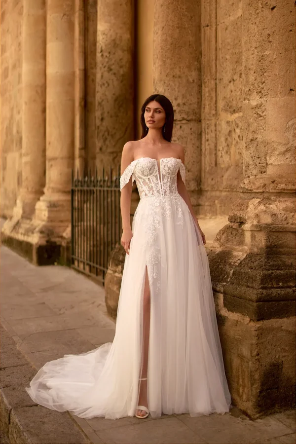 Robe de mariée trapèze en tulle à épaules dénudées et jupe fendue, EB0370 Ellebeline