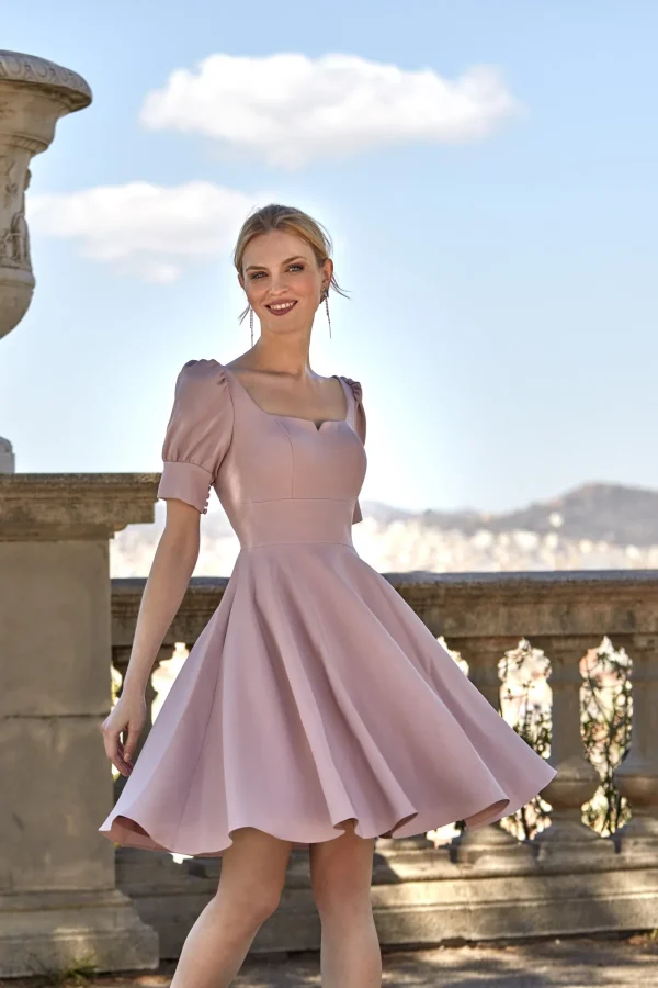 Robe de soirée courte en crêpe rose poudré à strass, vue de face - RC8337 Ellebeline