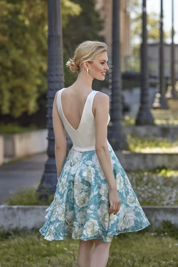 Robe de soirée courte imprimée ivoire / céladon à bustier, vue de dos - RC8333 Ellebeline