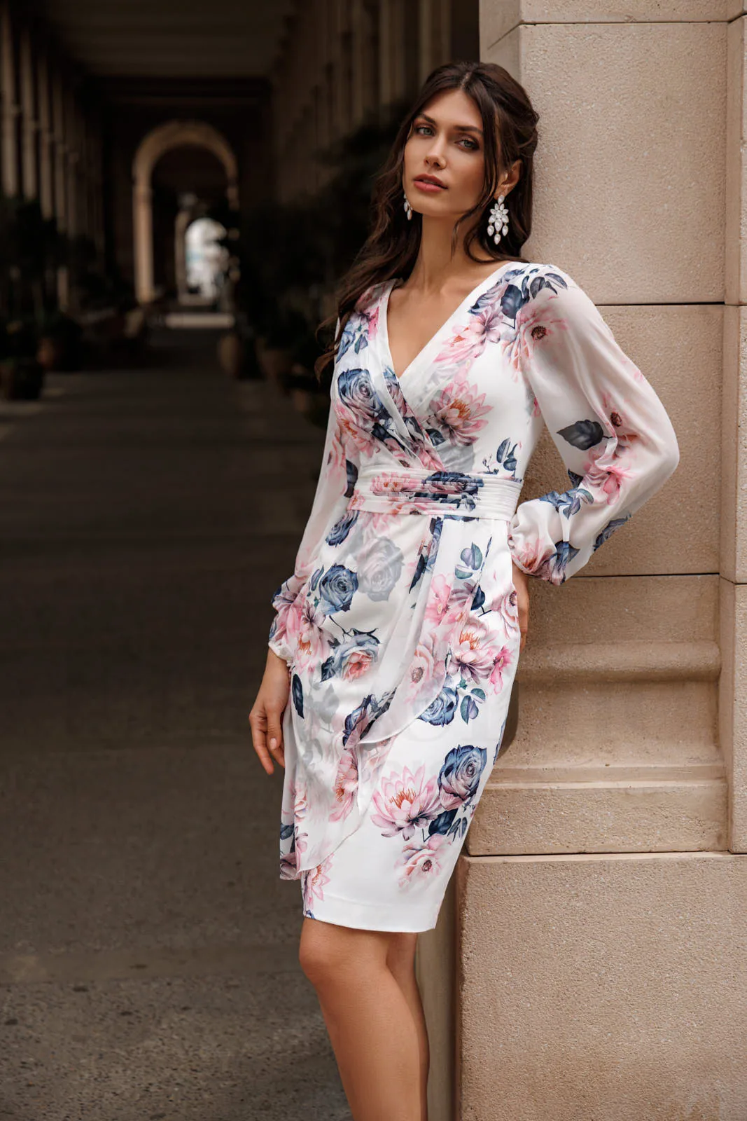 Robe de soirée courte imprimée ivoire à manches longues, vue de face - RC8349 Ellebeline