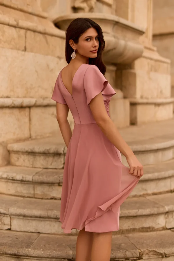 Robe de soirée courte en satin rose poudré à col en V, vue de dos - RC8365 Ellebeline
