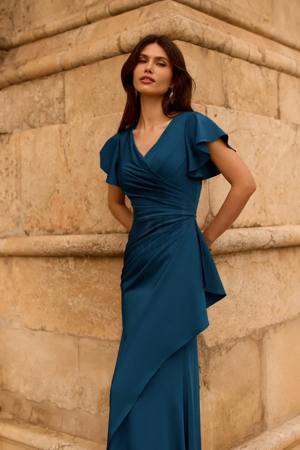 Robe de soirée longue en crêpe bleu pétrole à coupe sirène, détail du buste - RL8452 Ellebeline
