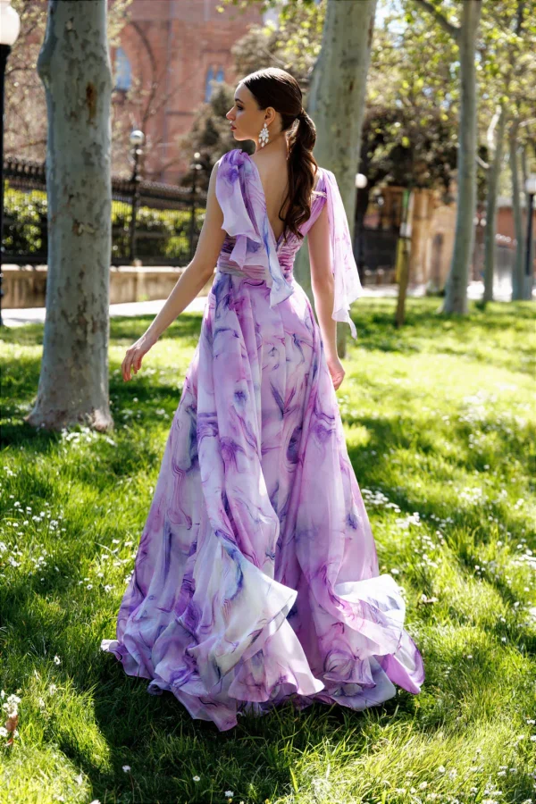 Robe de soirée longue imprimée parme à col en V, vue de dos - RL8420 Ellebeline