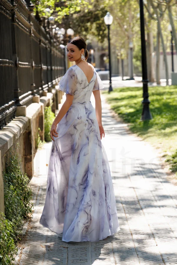 Robe de soirée longue imprimée gris perle à col en V, vue de dos - RL8421 Ellebeline