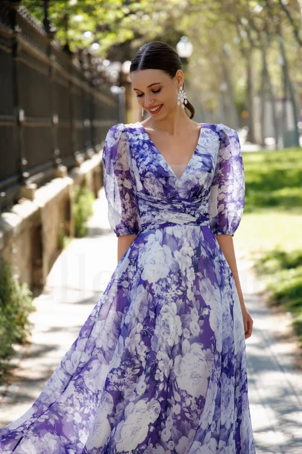 Robe de soirée longue imprimée violet à col en V, détail du buste - RL8423 Ellebeline